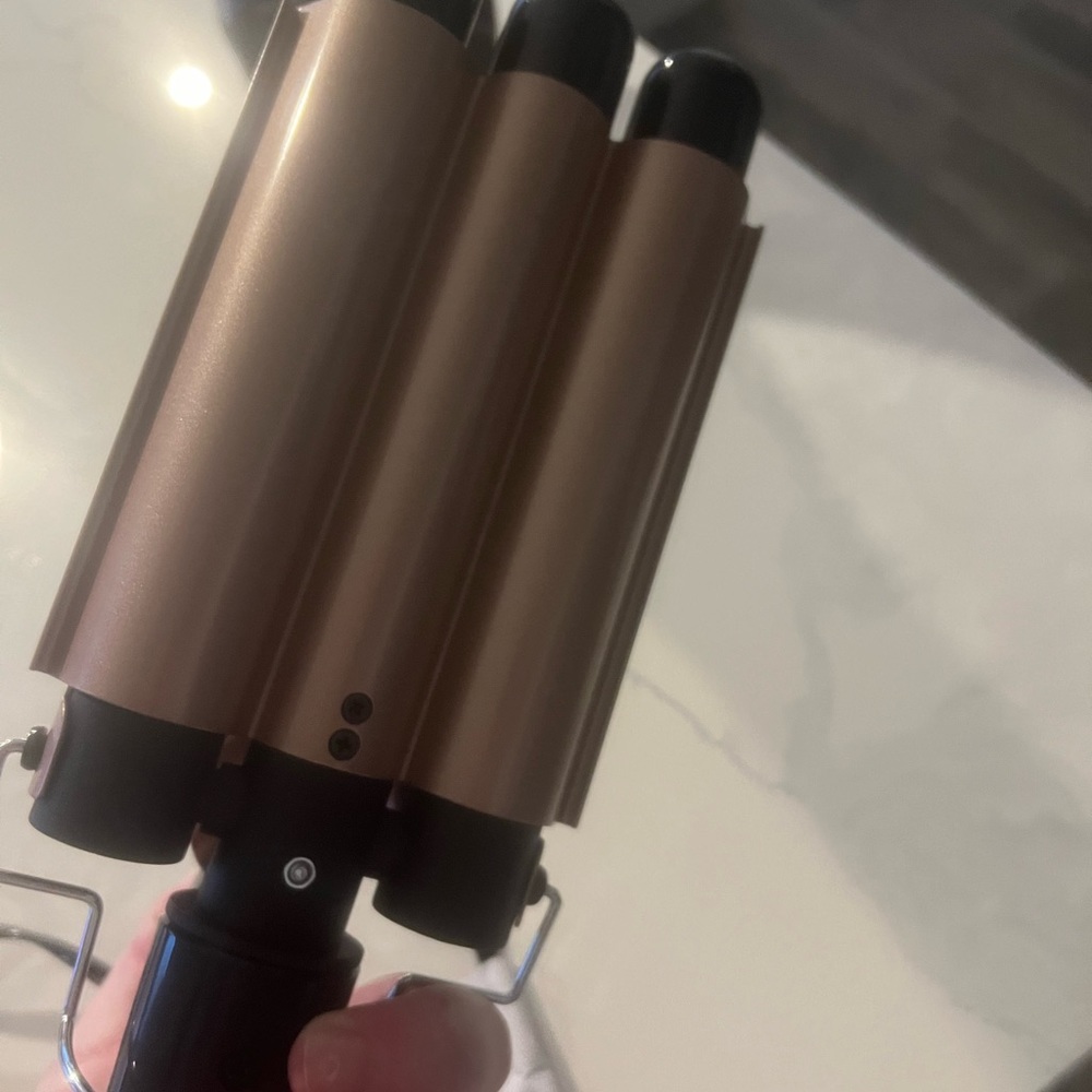 Brand new tool to put waves in your hair